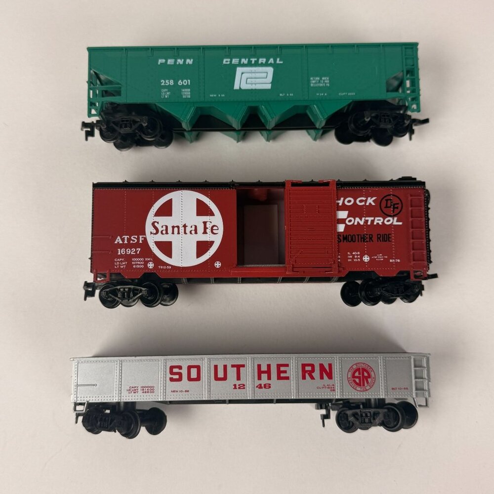 Vintage Bachmann Life-Like HO Scale Train Cars Penn Central Southern Santa Fe